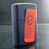 BẬT LỬA ZIPPO SƠN TĨNH ĐIỆNCHỦ ĐỀQUÂN SỰ HOA KỲ NAVY NĂM 2002 Z272