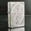 BẬT LỬA ZIPPO BẠC ĐÚC NGUYÊN KHỐI STERLING KHẮC THỦ CÔNG SỦI TAY HOA VĂN KÍN 5 MẶT SẢN XUẤT NĂM 2005 - ZBU49