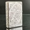 BẬT LỬA ZIPPO BẠC ĐÚC NGUYÊN KHỐI STERLING KHẮC THỦ CÔNG SỦI TAY HOA VĂN KÍN 5 MẶT SẢN XUẤT NĂM 2005 - ZBU49