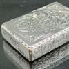 BẬT LỬA ZIPPO BẠC ĐÚC NGUYÊN KHỐI STERLING KHẮC THỦ CÔNG SỦI TAY HOA VĂN KÍN 5 MẶT SẢN XUẤT NĂM 2005 - ZBU49