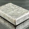 BẬT LỬA ZIPPO BẠC ĐÚC NGUYÊN KHỐI STERLING KHẮC THỦ CÔNG SỦI TAY HOA VĂN KÍN 5 MẶT SẢN XUẤT NĂM 1997 - ZBU50