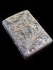 BẬT LỬA ZIPPO BẠC ĐÚC NGUYÊN KHỐI STERLING KHẮC THỦ CÔNG SỦI TAY HOA VĂN KÍN 5 MẶT SẢN XUẤT NĂM 2003 - ZBU57
