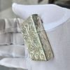 BẬT LỬA ZIPPO BẠC ĐÚC NGUYÊN KHỐI STERLING KHẮC THỦ CÔNG SỦI TAY HOA VĂN KÍN 5 MẶT SẢN XUẤT NĂM 2002 - ZBU59