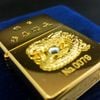 Bật Lửa Zippo Gold Plated Rồng Giữ Ngọc Đính Xoàn Bản Giới Hạn 1000 Chiếc Toàn Thế Giới, Limited Đuôi 79 ( THẦN TÀI ) đời XII La Mã năm 1996 ZL302