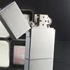 BẬT LỬA ZIPPO REPLICA 1932 TRƠN PHAY XƯỚC ĐỜI XVI LA MÃ SẢN XUẤT NĂM 2000 - ZL306