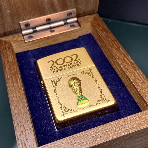 Bật Lửa Zippo Wold Cup Bản Limited Cực Hiếm Mạ Vàng Đắp Nổi Bật Lửa Zippo Wold Cup Bản Limited Cực Hiếm Mạ Vàng Đắp Nổi