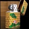 Bật Lửa Zippo Bọc Lưới Vàng Hoa Văn Bông Sen Bản Giới Hạn /9999 cây ZN140