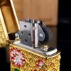 Bật Lửa Zippo Bọc Lưới Vàng Hoa Văn Bông Sen Bản Giới Hạn /9999 cây ZN140