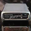 Bật Lửa Zippo Cổ Đồng Khối Mạ Chrome Phay Xước Khắc Ăn Mòn Phủ Sơn Năm 1974 Đời 8 Vạch Sắc ZC130