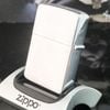 Bật Lửa Zippo Cổ Đồng Khối Mạ Chrome Phay Xước Khắc Ăn Mòn Phủ Sơn Năm 1955 Mộc Đáy 8 Chấm Pat-Patpend ZC115