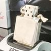 Bật Lửa Zippo Cổ Đồng Khối Mạ Chrome Phay Xước Khắc Ăn Mòn Phủ Sơn Năm 1958 Đời 8 Chấm ZC116