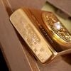 Bật Lửa Zippo Gold Plated Mạ Vàng Đính Ngọc Trai Kèm Bình Xăng Di Động Bản Giới Hạn 1000 Chiếc Trên Toàn Thế Giới Đời IX La Mã Năm 1993 ZQH75