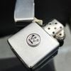 Bật Lửa Zippo Cổ Đồng Khối Mạ Chrome Phay Xước Emblem Đẹp Lạ Đời 4 Chấm Năm 1962 ZC138