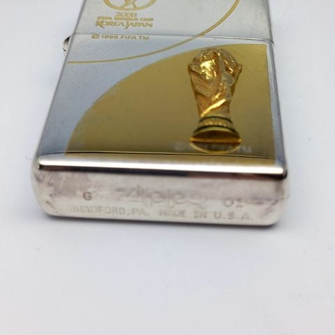 Bật Lửa Zippo Wold Cup Bản Limited Mạ Bạc Đắp Nổi Vàng 2 Mặt Năm 2001 ZL405