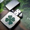 BẬT LỬA ZIPPO CHROME BÓNG HOA VĂN SƠN HẤP NHIỆT CỎ 4 LÁ MAY MẮN Z179