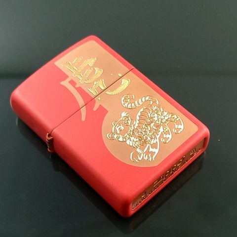 Bật Lửa Zippo 49701 – Zippo Year of the Tiger Design Red Matte Hổ Nhâm Dần Z298