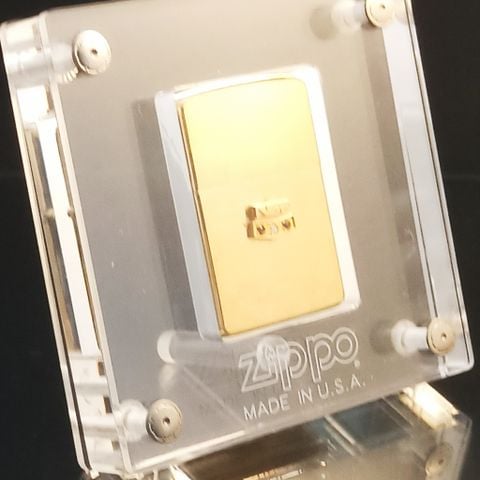 Set Bật Lửa Zippo Khay Mica Gold Plated Emblem Vàng Khối Đính Đá Quý Cực Hiếm Gặp Giá Trị Sưu Tầm Cực Cao Đời 6 Vạch Huyền Năm 1984 ZS62