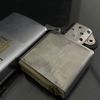 Bật Lửa Zippo Cổ Vỏ Đồng Mạ Chrome Phay Xước Ăn Mòn Phủ Sơn Chính Hãng Đời Mộc Đáy 3 Hàng Chữ Năm 1955 ZCU46