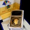 Bật Lửa Zippo Đồng Khối Mạ Chrome Bóng Emblem Dát Vàng Phủ Eboxy Đổi Mầu Theo Nhiệt Độ Rất Hiếm Chính Hãng Đời X La Mã Năm 1994 ZL454