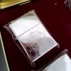 Set Bật Lửa Zippo 60TH ANNIVERSARY SERIES – 1992 COLECTORS EDITION Đời VIII La Mã năm 1992 ZS70
