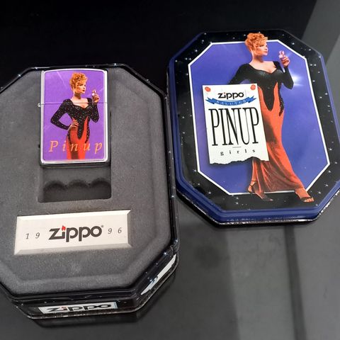 Bật Lửa Zippo SALUTES PINUP GIRLS Coty 1996 ZS78