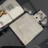 Bật Lửa Zippo Đồng Khối Mạ Bạc Emblem Vàng Thần Tài May Mắn Chính Hãng Năm 2004 ZL476
