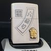 Bật Lửa Zippo Đồng Khối Mạ Bạc Emblem Vàng Thần Tài May Mắn Chính Hãng Năm 2004 ZL483