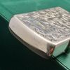 BẬT LỬA BẠC NHẬT ĐÚC NGUYÊN KHỐI STERLING 950 KHẮC HOA VĂN THỦ CÔNG BỞI NGHỆ NHÂN NHẬT SX THẬP NIÊN 1950S ZBU114