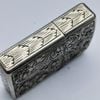 BẬT LỬA BẠC Ý NGUYÊN KHỐI STERLING 800 KHẮC HOA VĂN THỦ CÔNG BỞI NGHỆ NHÂN Ý SX THẬP NIÊN 1950S ZBU120