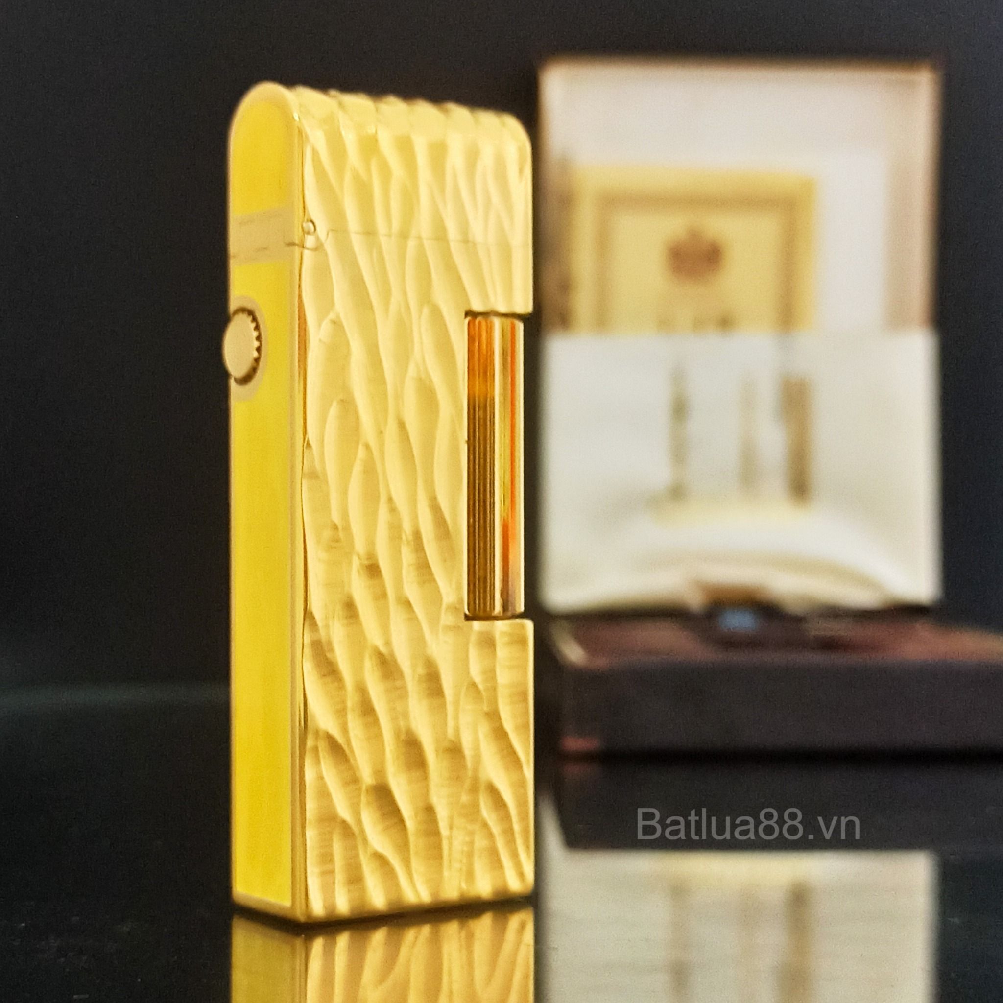 Bật Lửa Dunhill Mái Vòm Bọc Vàng Vân Sóng Men Vàng DH115