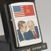 Bật Lửa Zippo Đời VI La Mã Năm 1990 Chủ Đề Nhân Vật Chính Trị Hội Nghị Mỹ - Trung ZL497