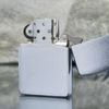 Bật Lửa Zippo Cổ Đồng Khối Mạ Chrome Phay Xước Khắc Ắn Mòn Phủ Sơn Chủ Đề Nguyên Zin Chính Hãng Cực Hiếm, Đời 6 Vạch Sắc Năm 1976 ZC212