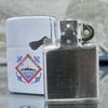 Bật Lửa Zippo Cổ Đồng Khối Mạ Chrome Phay Xước Khắc Ắn Mòn Phủ Sơn Chủ Đề Nguyên Zin Chính Hãng Cực Hiếm, Đời 6 Vạch Sắc Năm 1976 ZC212