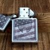 Zippo 48180 – Zippo Americana Flame Design Street Chrome Mã Sản Phẩm ZM103