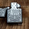 Zippo 48253 – Zippo Logo Filigree Design High Polish Black Mã Sản Phẩm ZM109