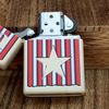 Zippo 48204 – Zippo USA Design Flat Sand Mã Sản Phẩm ZM115