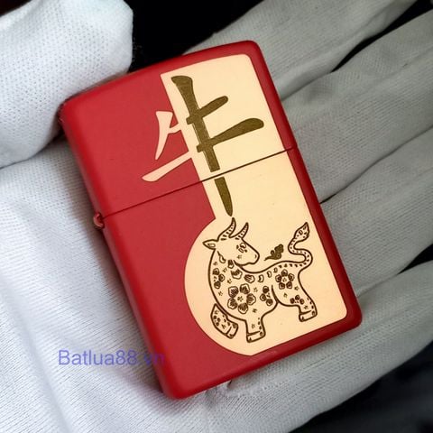 Zippo 49233 – Zippo Sơn Đỏ Trâu Vàng Year of the Ox Red Matte Z82