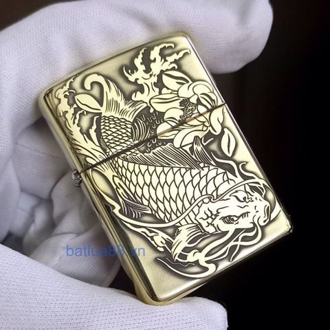 BẬT LỬA ZIPPO BRASS ĐỒNG KHỐI CÁ CHÉP HỒ SEN BẢN AMOR - ZKB60