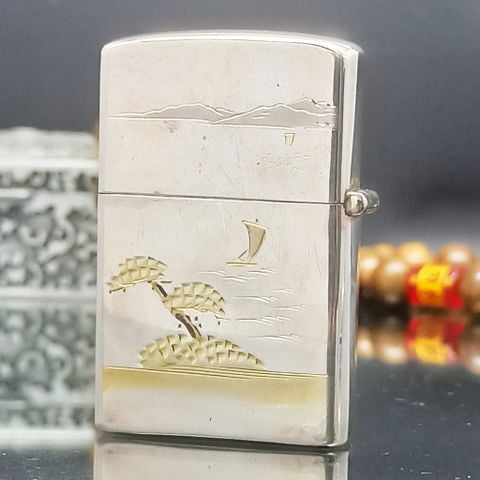 BẬT LỬA BẠC NHẬT KHẢM TAM KHÍ ĐÚC NGUYÊN KHỐI STERLING 950 KHẮC THỦ CÔNG HOA VĂN CỰC HIẾM SX THẬP NIÊN 1940S BK33