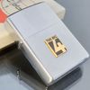 Bật Lửa Zippo Cổ Đồng Khối Mạ Chrome Phay Xước Eblem Bọc Vàng Năm 1973 Đời 1 Vạch Thẳng ZC235