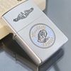 Bật Lửa Zippo Cổ Đồng Khối Mạ Chrome Phay Xước Khắc Ăn Mòn Phủ Sơn 2 Mặt Hiếm Gặp Năm 1982 Đời 8 Vạch Huyền ZC243