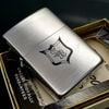 Bật Lửa Zippo Cổ Đồng Khối Mạ Chrome Phay Xước Khắc Ắn Mòn Phủ Sơn Nguyên Zin Chính Hãng, Đời Mộc Đáy 2 Chấm Năm 1964 ZC249