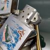 Bật Lửa Zippo Cổ Đồng Khối Mạ Chrome Phay Xước Khắc Ắn Mòn Phủ Sơn Nguyên Zin Chính Hãng, Chủ Đề Cực Hiếm Đời Mộc Đáy 4 Chấm Năm 1962 ZC248