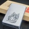 Bật Lửa Zippo Cổ Đồng Khối Mạ Chrome Phay Xước Khắc Ăn Mòn Phủ Sơn Năm 1978 Đời 4 Vạch Sắc ZC252