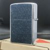 Bật Lửa Zippo Cổ Đồng Khối Mạ Chrome Bóng Vải Bò 2 Mặt Hiếm Gặp Năm 1977 Đời 5 Vạch Sắc ZC256