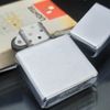 Bật Lửa Zippo Cổ Đồng Khối Mạ Chrome Phay Xước Khắc Ăn Mòn Phủ Sơn Năm 1980 Đời 2 Vạch Sắc ZC265