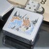 Bật Lửa Zippo Cổ Đồng Khối Mạ Chrome Phay Xước Khắc Ăn Mòn Phủ Sơn Chủ Đề Hiếm Gặp Năm 1979 Đời 3 Vạch Sắc ZC276