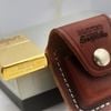 Bộ Bật Lửa Zippo Mạ Vàng Gold Plated Bản Kỷ Niệm SX Giới Hạn 5000 Bộ Toàn Cầu Kèm Bao Da Cực Hiếm Gặp  Đời XIII La Mã Sản Xuất Năm 1997 ZS89