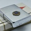 Bật Lửa Zippo Cổ Đồng Khối Mạ Chrome Phay Xước Chủ Đề LIONS Emblem Hiếm Gặp Năm 1965 Đời 1 Chấm ZC348