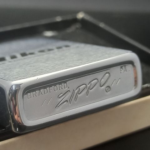 Bật Lửa Zippo Cổ Đồng Khối Mạ Chrome Phay Xước Khắc Ắn Mòn Phủ Sơn Chủ Đề Nikon Hiếm Gặp, Đời 4 Vạch Sắc Năm 1978 ZC355